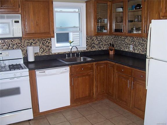 4th image of 360 Bernhardt Dr