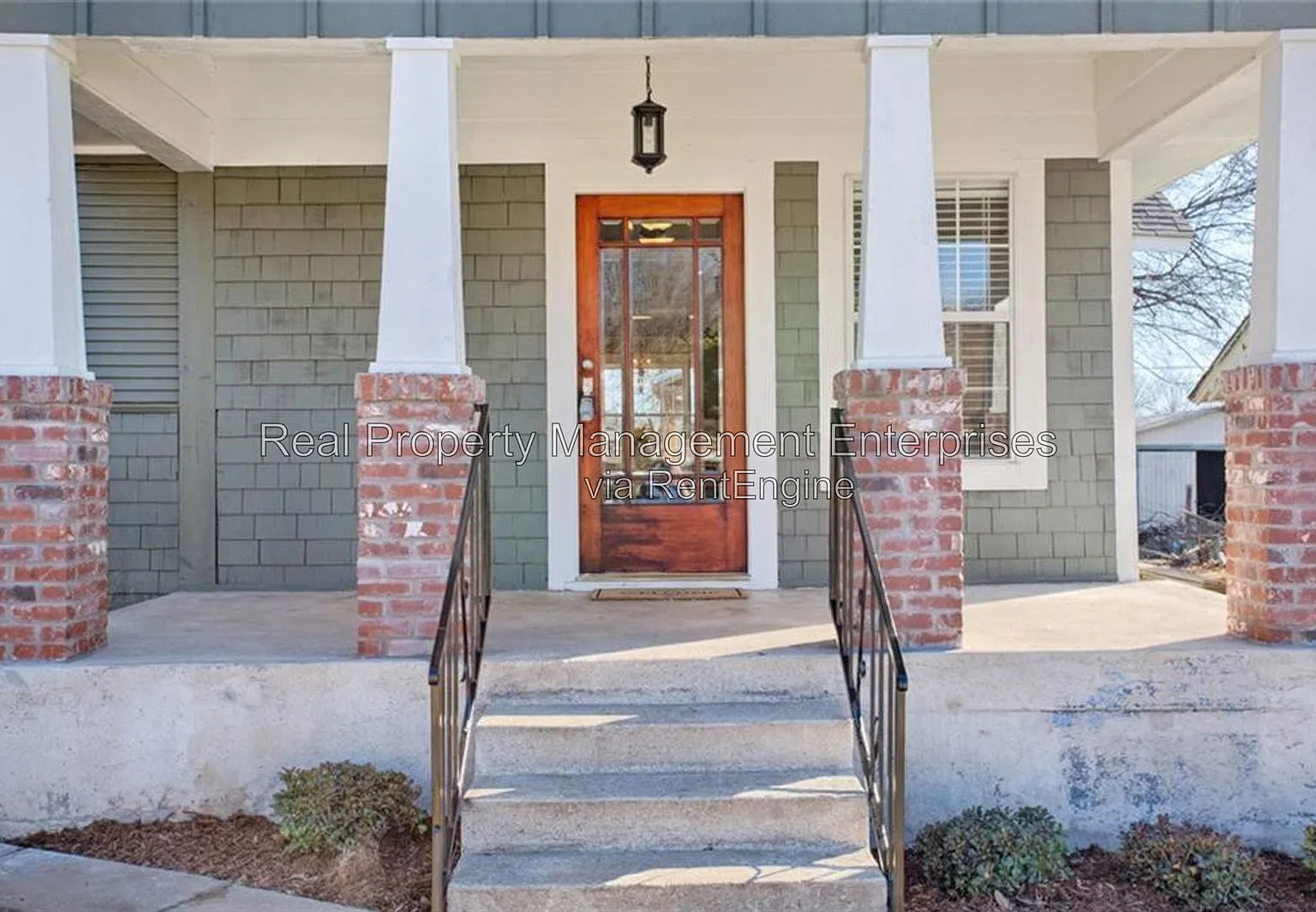 4 bed, 3.0 bath, 1836 sqft, $2,100 — Photo 1