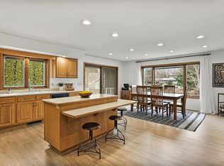 2460 Hillpoint Rd, Mc Farland, WI 53558