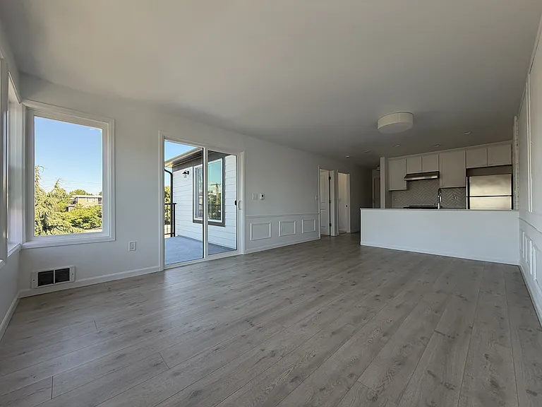 Private Top Floor Balcony