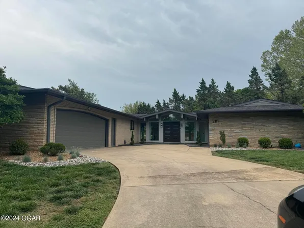2111 Carolina Pl, Joplin, MO 64801