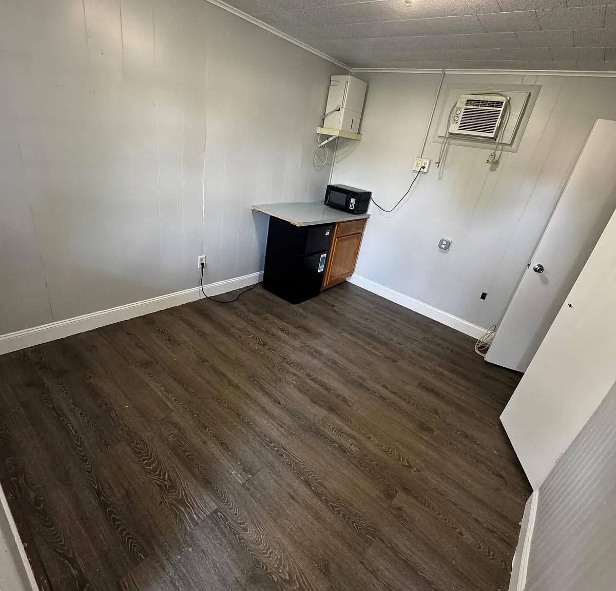 Studio, $800 — Photo 2