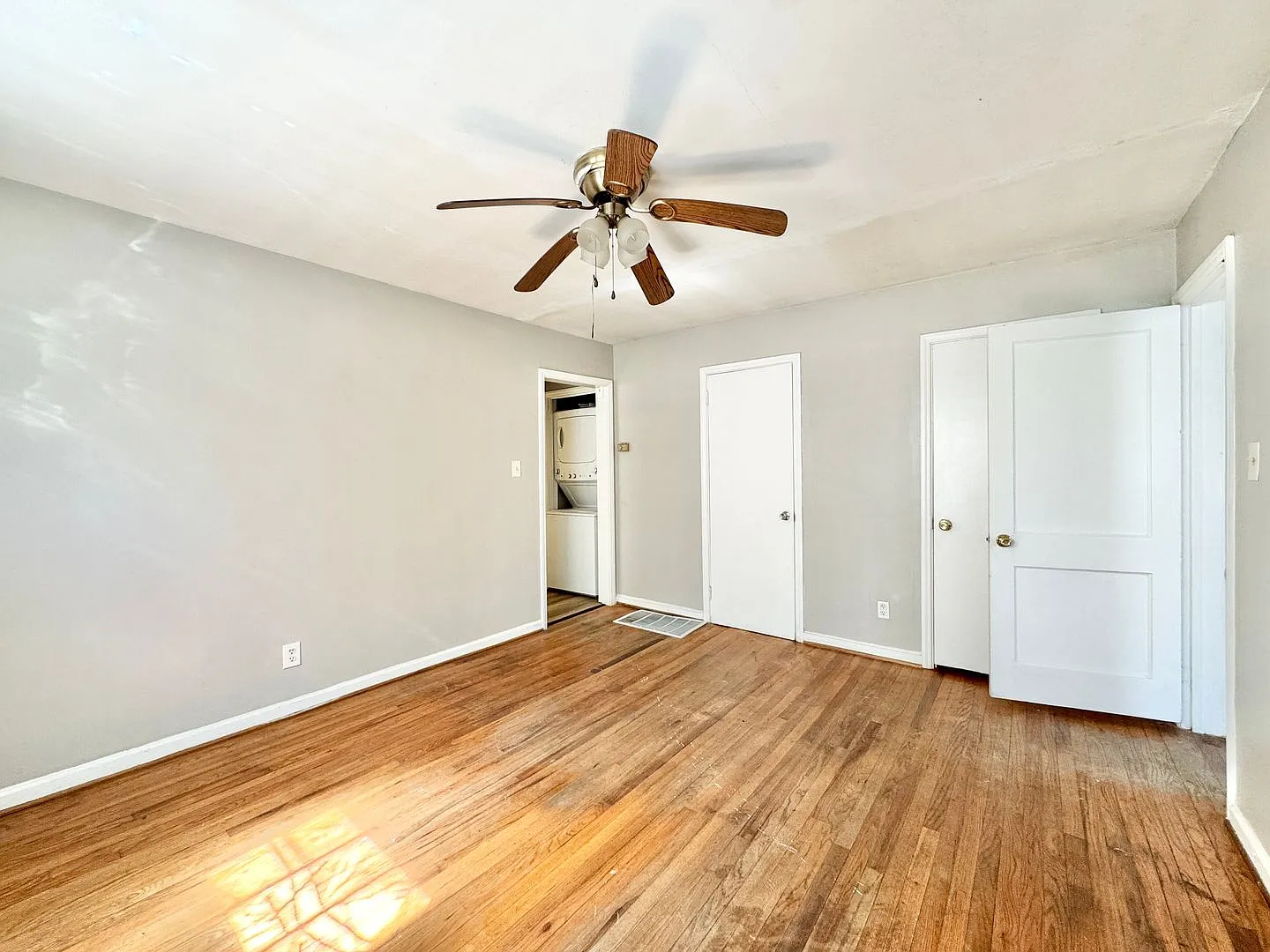 1006 E Side Drive — Photo 3