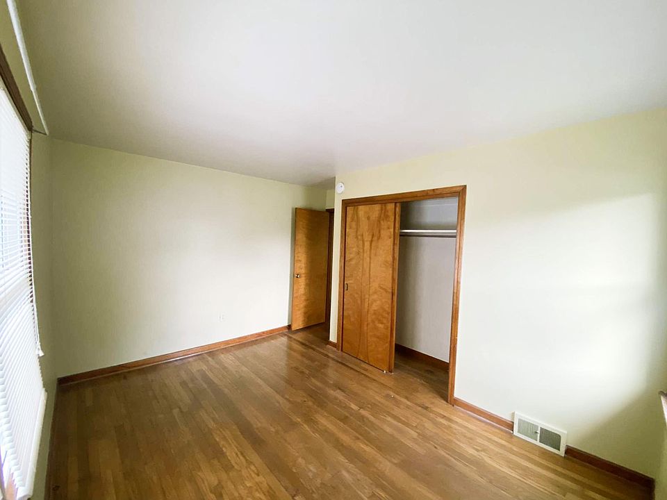 1st image of 107 E Aaron Dr