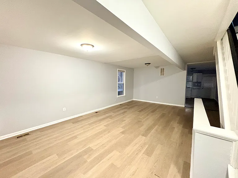 4021 Parkside Dr — Photo 3