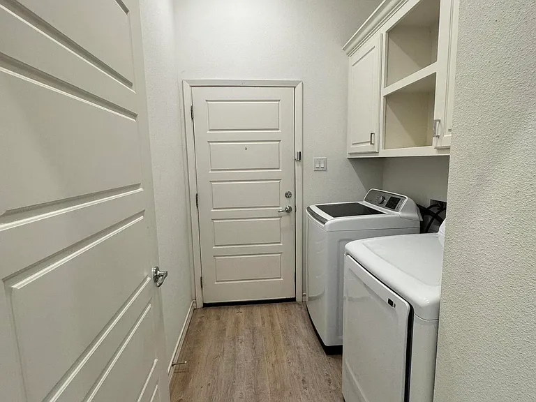 12707 Joliet Ave — Photo 10