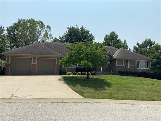 1st image of 2904 NW Westbrooke Cir
