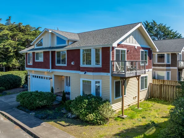 205 NW Fayette St, Waldport, OR 97394