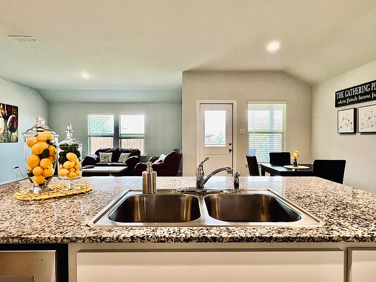 636 Mount Vista Ln — Photo 4