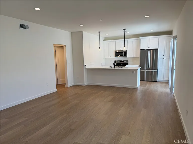 15236 Kingsbury St — Photo 6