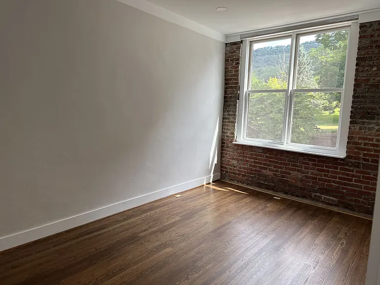 599 W King St — Photo 20