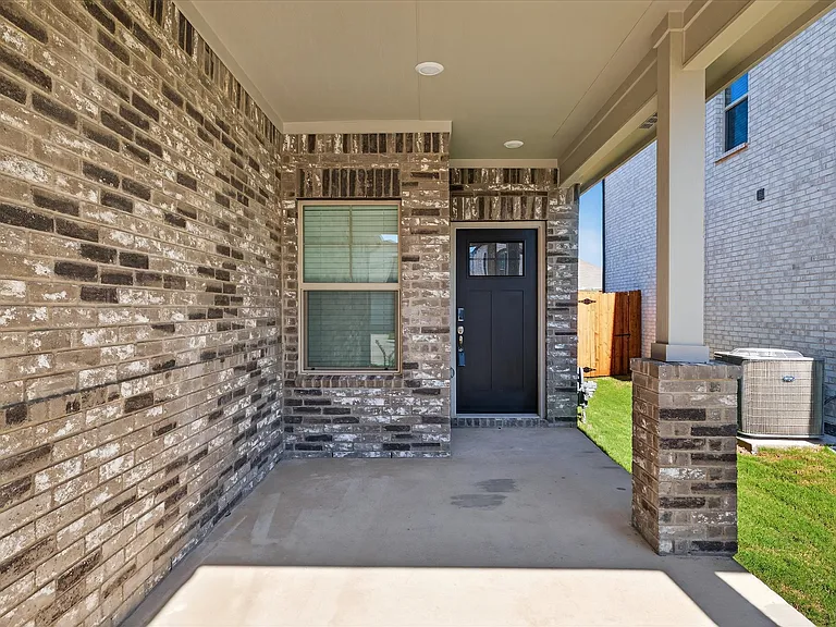 1724 Arches Rd — Photo 2