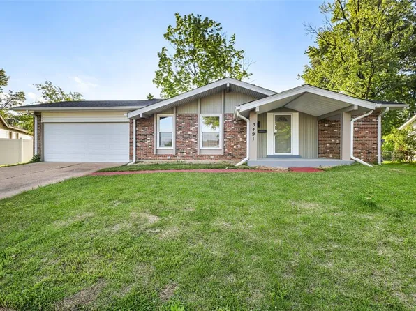 3491 Heather Trails Dr, Florissant, MO 63031