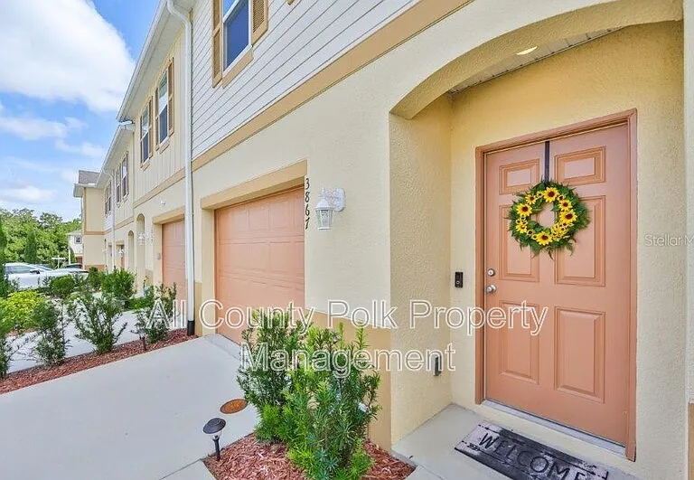 3867 Hampstead Ln — Photo 1