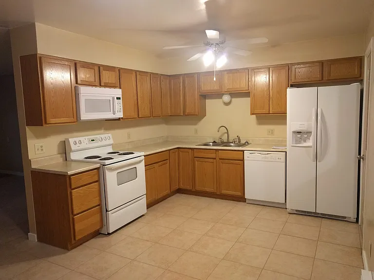 867 Sage St — Photo 2