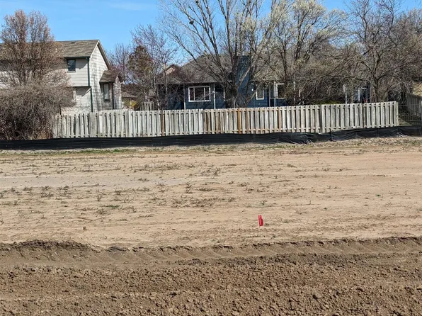 825 N Cedar Downs Cir, Wichita, KS 67235