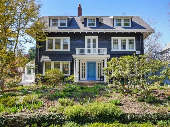 2 Roanoke Rd, Wellesley, MA 02482