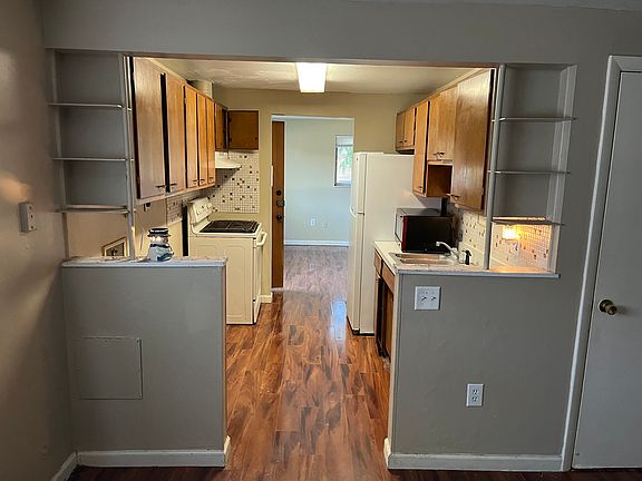 3rd image of 208 E Boitnott Dr