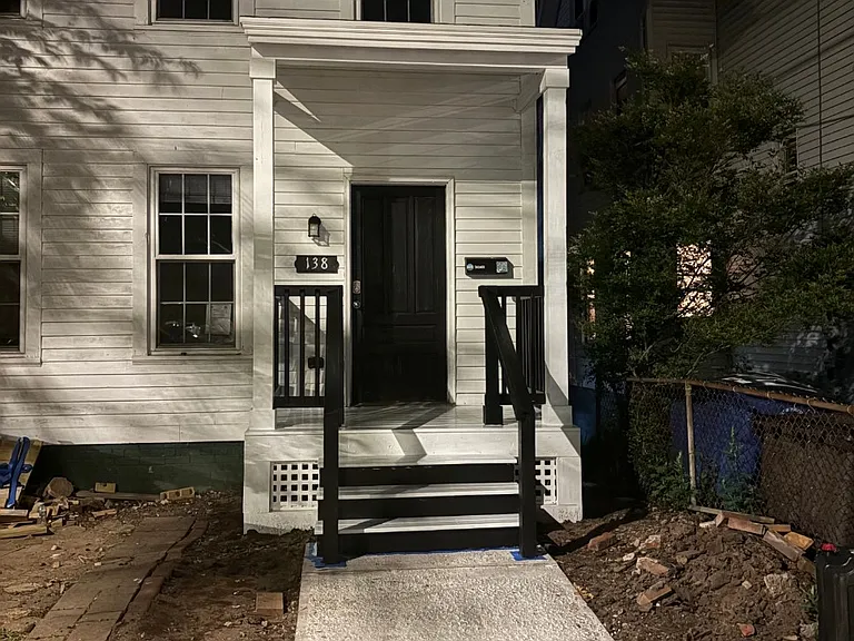 138 Greenwich Ave — Photo 1