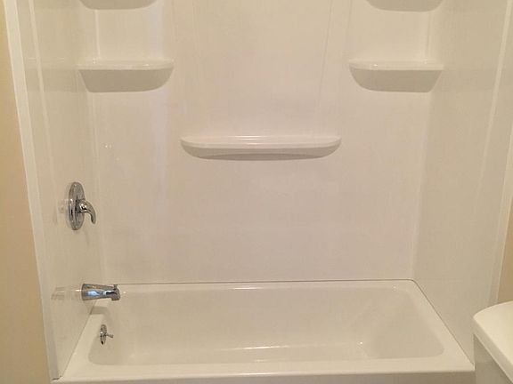 Upstairs Bathroom (full)