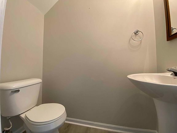 4th image of 2320 Flagstone Ln