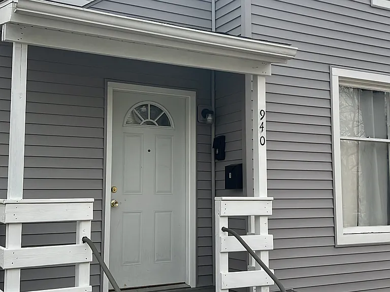940 Bates St SE #1 — Photo 6