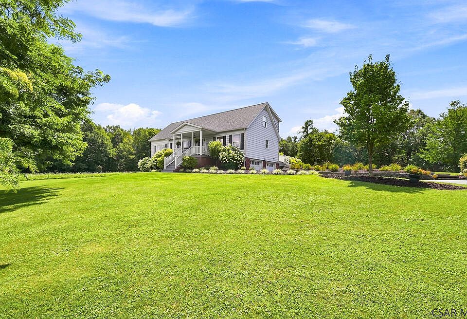 1st image of 465 Lyman Ln