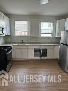 2nd image of 31 Division St