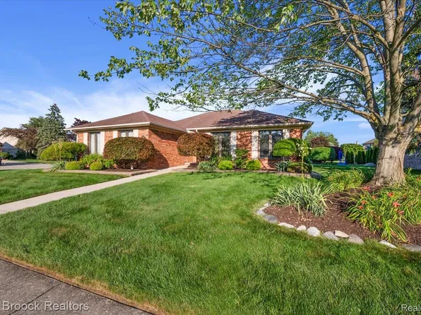43909 Welland Dr, Clinton Township, MI 48038