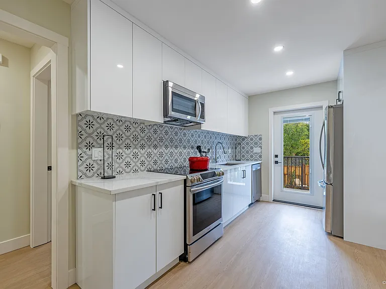 8926 Shepherd Way #UPPER HOUSE — Photo 5