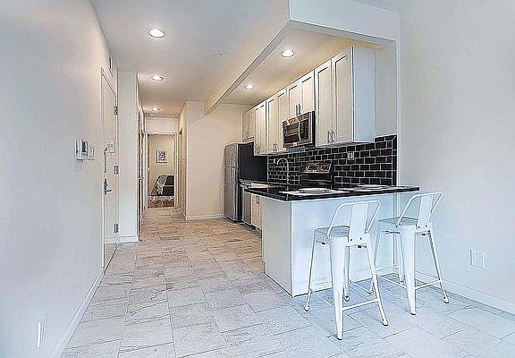 5th image of 369 W 126th St APT 4
