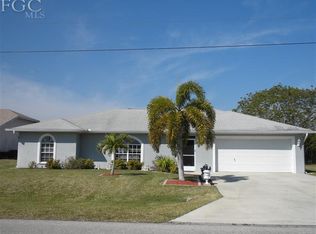 24 SE 8th Pl, Cape Coral, FL 33990
