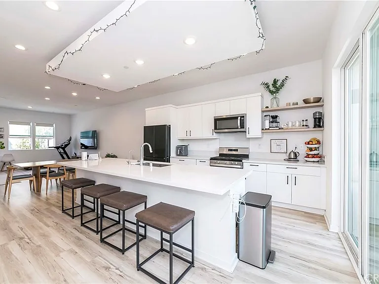 408 Hudson St — Photo 12
