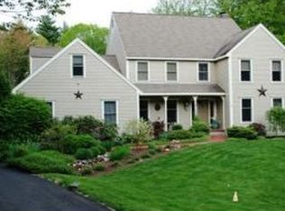 76 Taylor Rd, Hopkinton, NH 03229