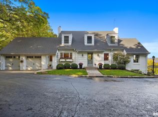 4704 N Grandview Dr, Peoria Heights, IL 61616