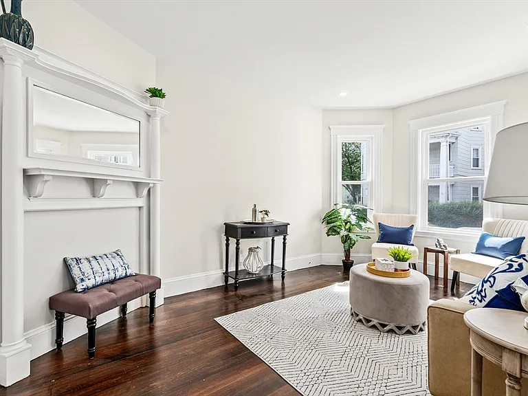16 Hallam St #1 — Photo 3