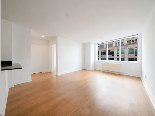 140 Riverside Boulevard image 3 of 28