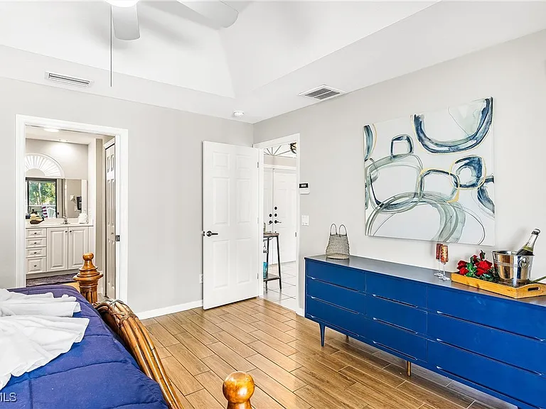 2014 NW 25th Pl — Photo 8