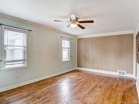 3rd image of 1533 Rosemont Blvd