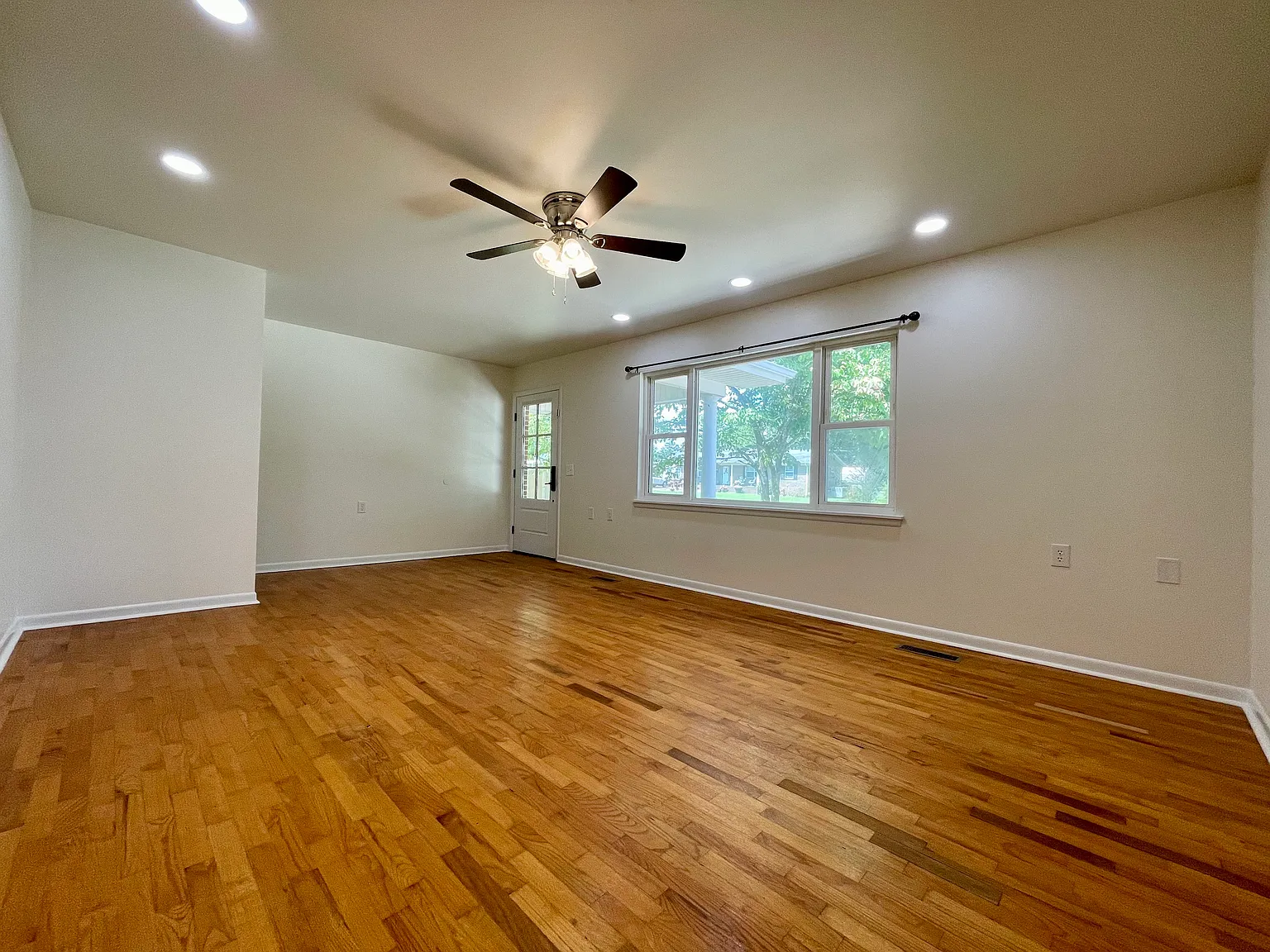 3 bed, 1.5 bath, 1674 sqft, $1,695 — Photo 4