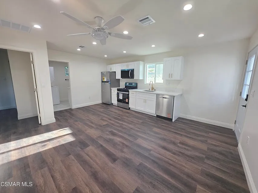2 bed, 650 sqft, $2,750 — Photo 4