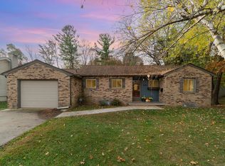 985 Falkirk Rd, Alma, MI 48801