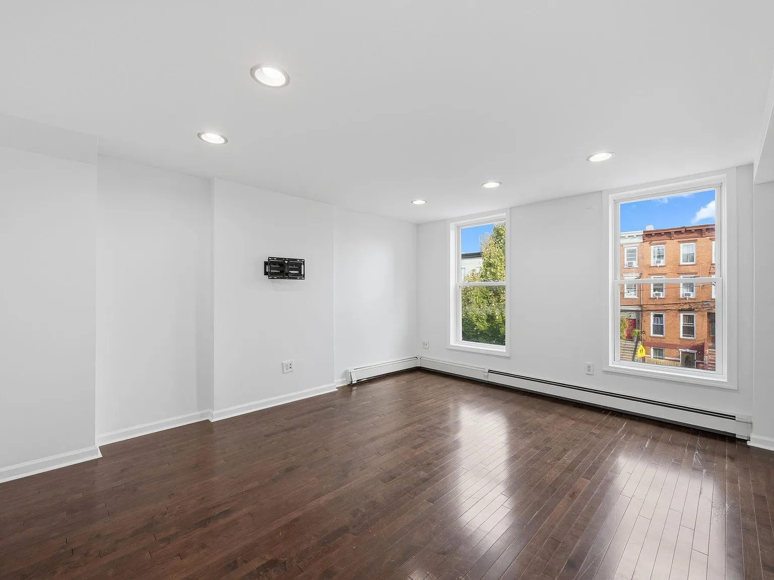 3 bed, 1.5 bath, 1500 sqft, $3,000 — Photo 3
