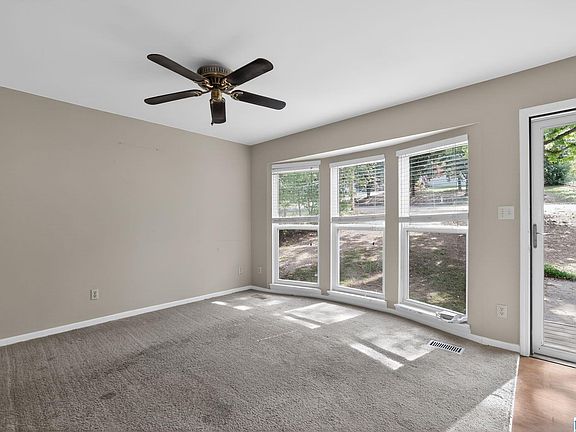 3rd image of 5917 Dewey Heights Rd