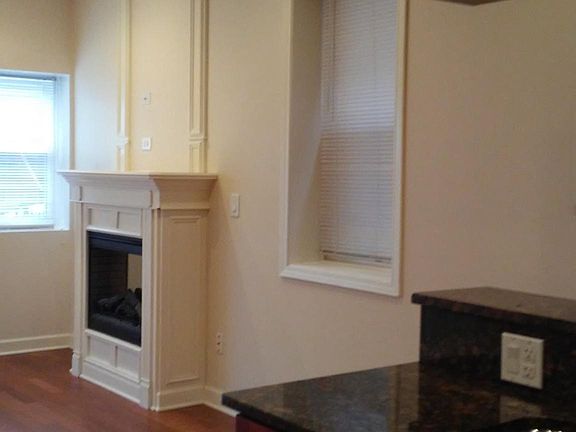 3rd image of 2844 N Hamlin Ave #1