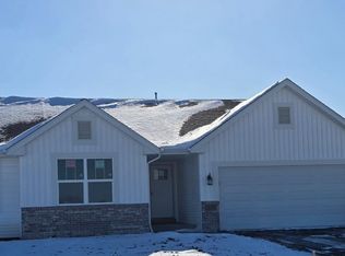 1124 E Birchwood Dr, Beloit, WI 53511