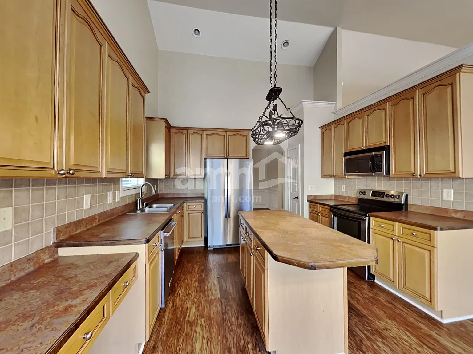 4 bed, 2.0 bath, 2165 sqft, $2,585 — Photo 3
