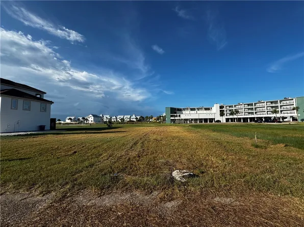 138 Mariners Dr, Port Aransas, TX 78373