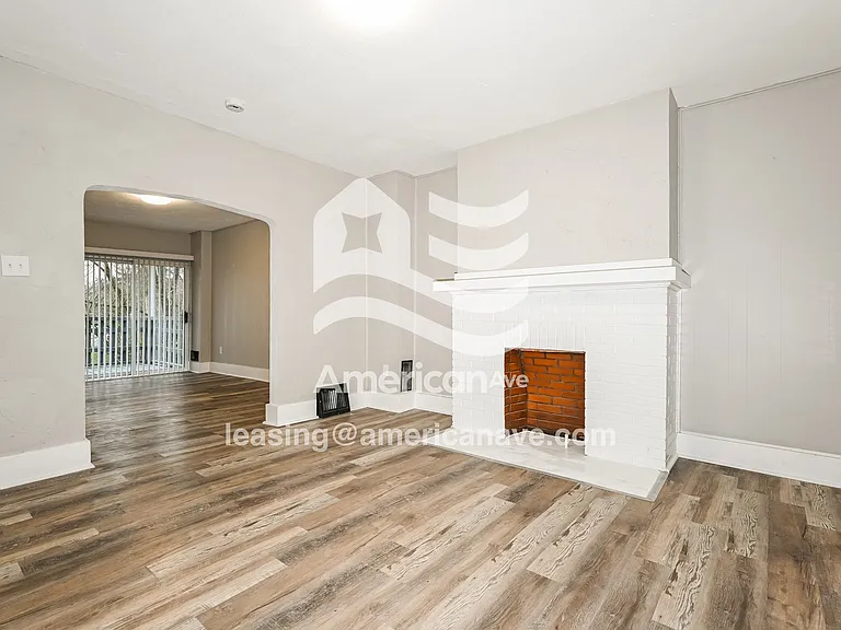 358615_002_living_room_13650519.jpg