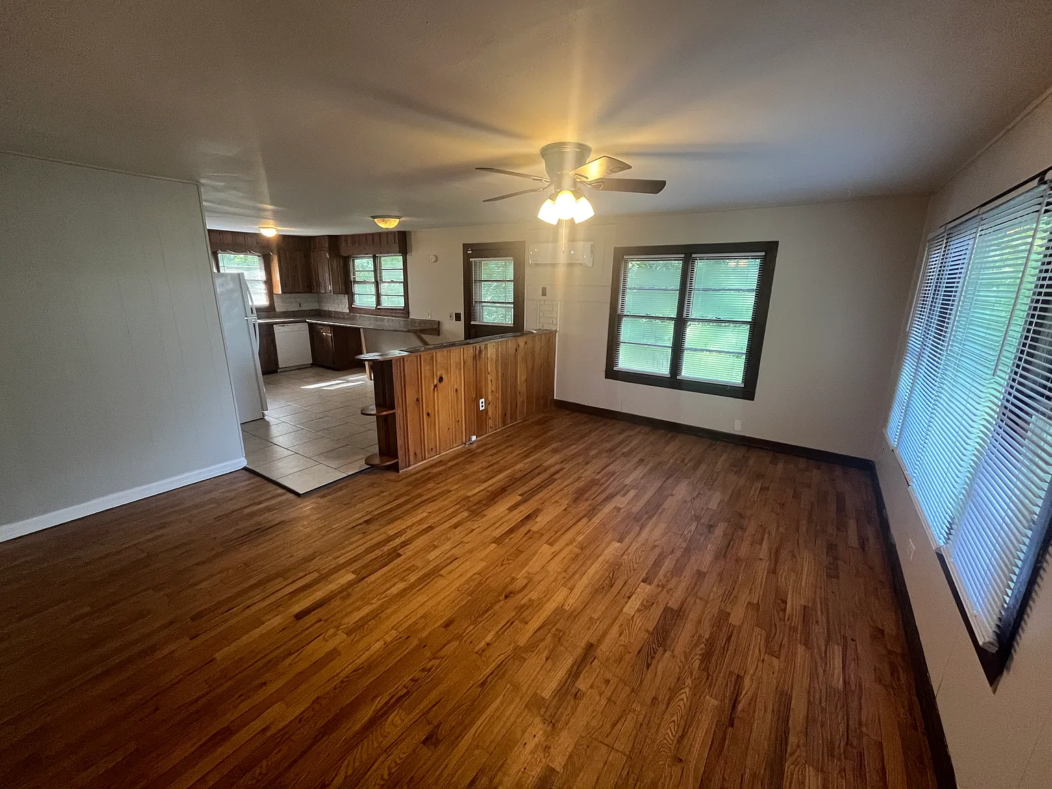 3 bed, 992 sqft, $1,395 — Photo 2